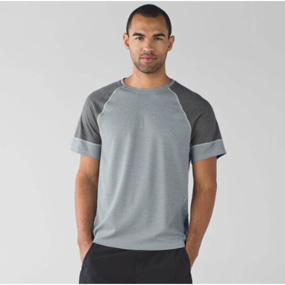 Lululemon Men's Metal Vent Tech Short Sleeve Shirt – Gray/White Raglan – Medium